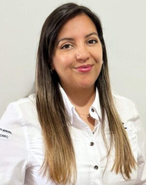 Carolina-Ramos.jpg-scaled-e1775662577804-300x450